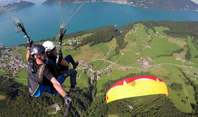 Tandem Paragliding in Emmetten