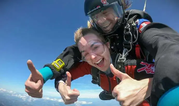 Parachute tandem jumping
