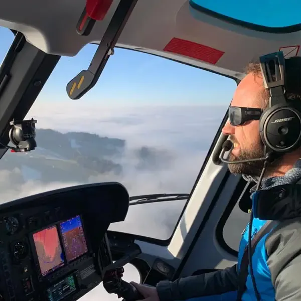 Yves Berlowitz - Helikopter Rettungspilot, Gleitschirmpilot und Geschäftsführer